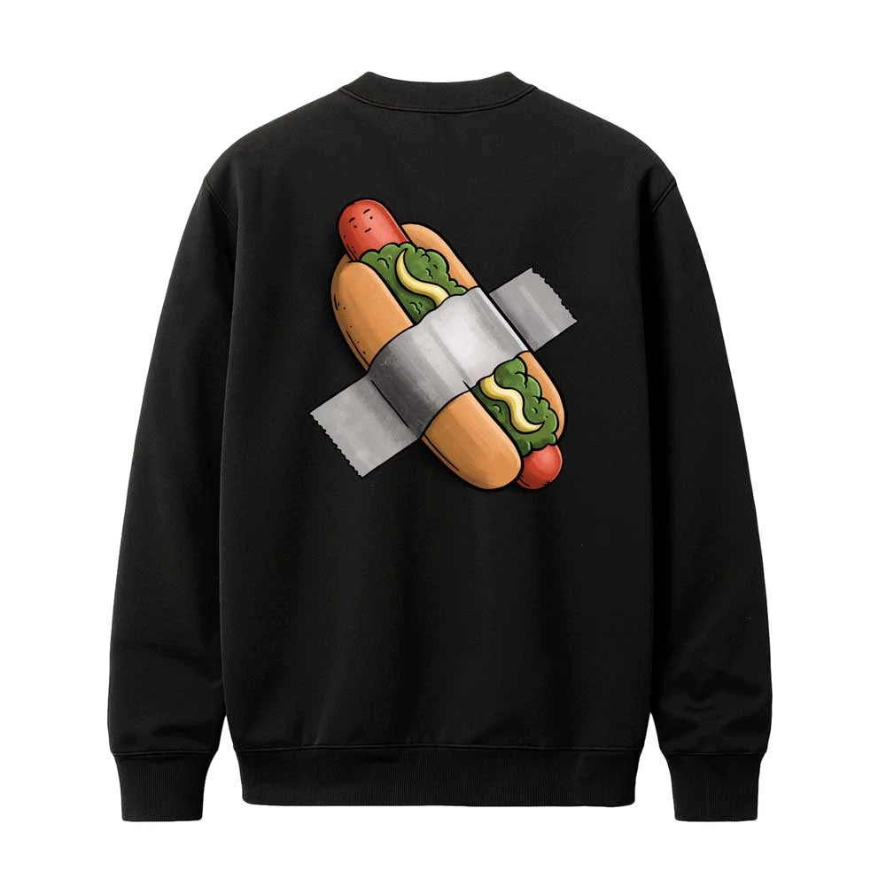 Vista posterior del poleron negro Comedian, estampado grande de un hot dog pegado con cinta